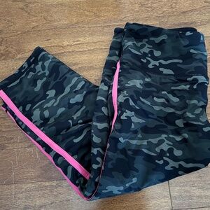 Ruby Ribbon Reversible Camo Leggings | Size XL